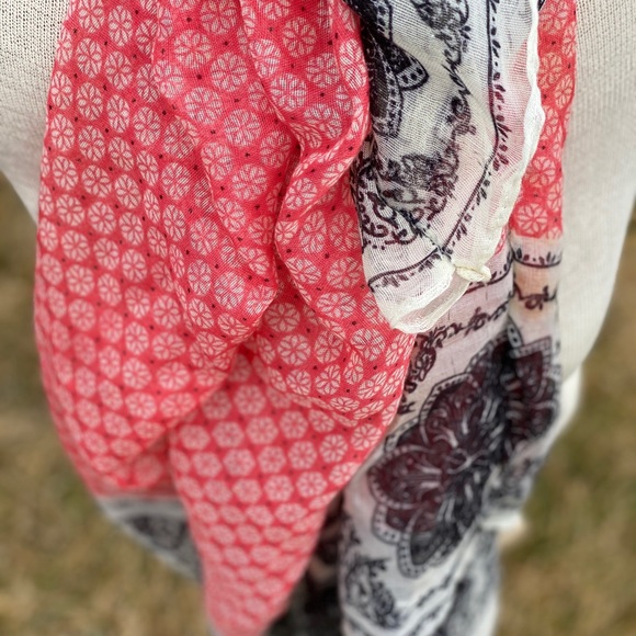 Scarf - Picture 4 of 4